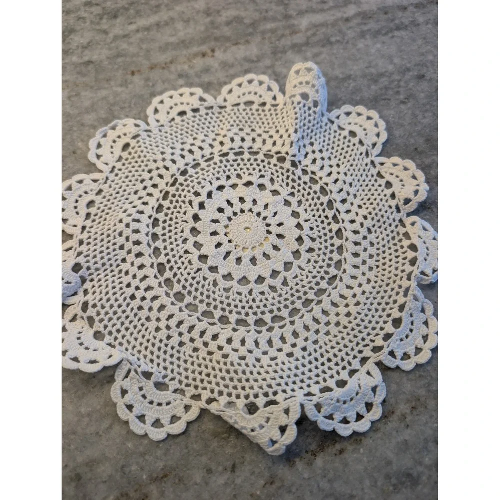 Vintage White Scalloped 9